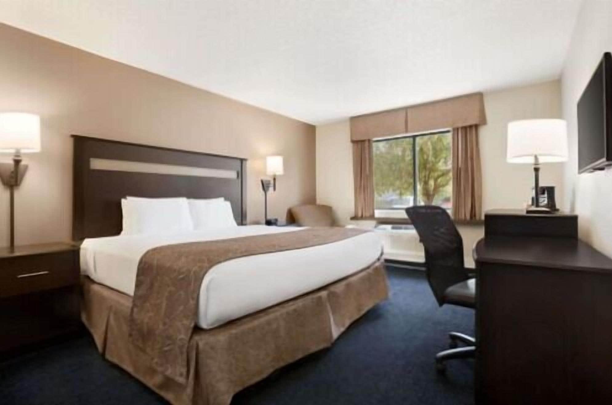 Super 8 By Wyndham Lincoln North Hotel Exterior photo