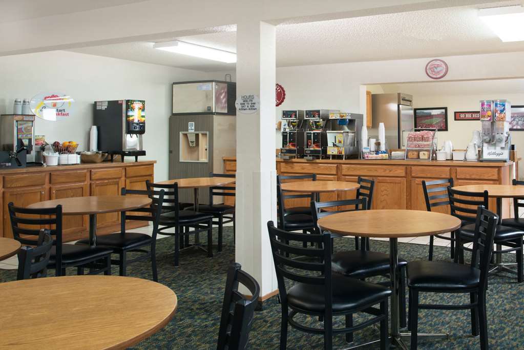Super 8 By Wyndham Lincoln North Hotel Facilities photo